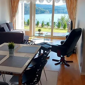 Bjornestrand Fjordside View Apartament